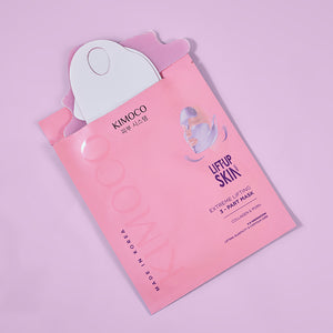 Otwarte różowe opakowanie "Kimoco Lift-Up Skin Extreme Lifting 3-Part Mask" z wysuwającą się z niego różową maseczką na białym podłożu, na jasnofioletowym tle.