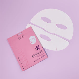 Z lewej na dole różowe opakowanie maski Kimoco Lift-Up Skin z napisem Royal Cream Lock Rejuvenation Mask, z prawej na górze biała maska w płachcie z wycięciami na oczy i usta, na jasnofioletowym tle